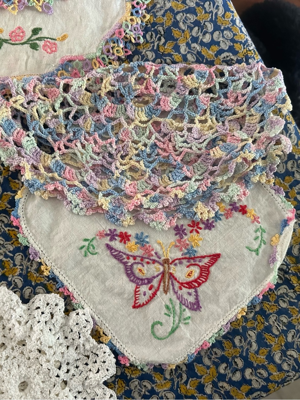 Vintage Linens Dollie’s, runners etc - Picture 9 of 9
